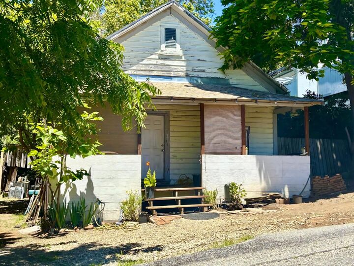 Property Photo: 218 Depot Street CA 95945