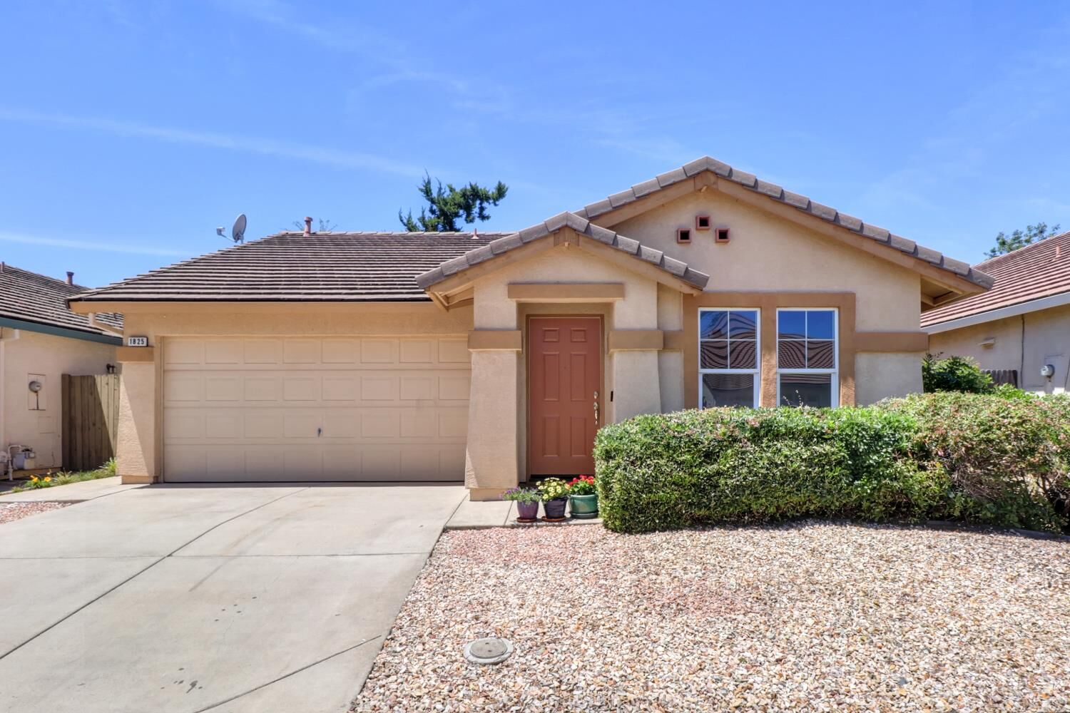 Property Photo: 1825 Broad Stripes Way CA 95747