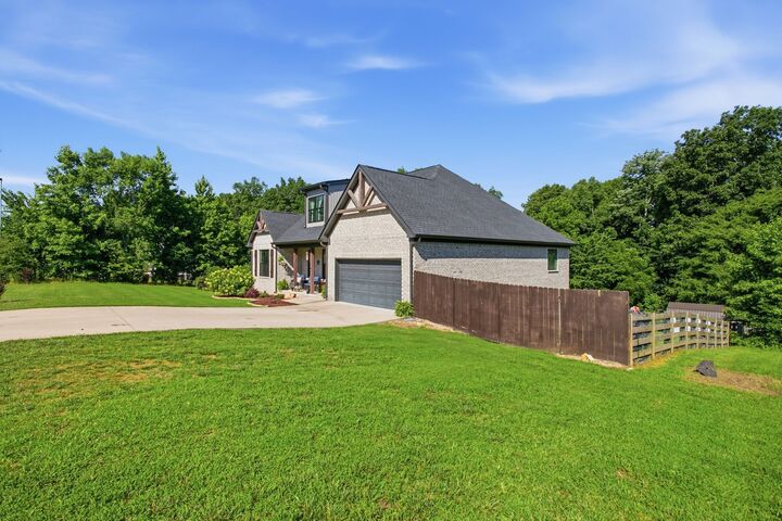 Property Photo:  214 Mary Alice Dr  TN 38468 