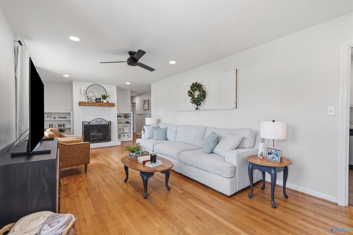 Property Photo:  2403 SE Murphree Road  AL 35601 