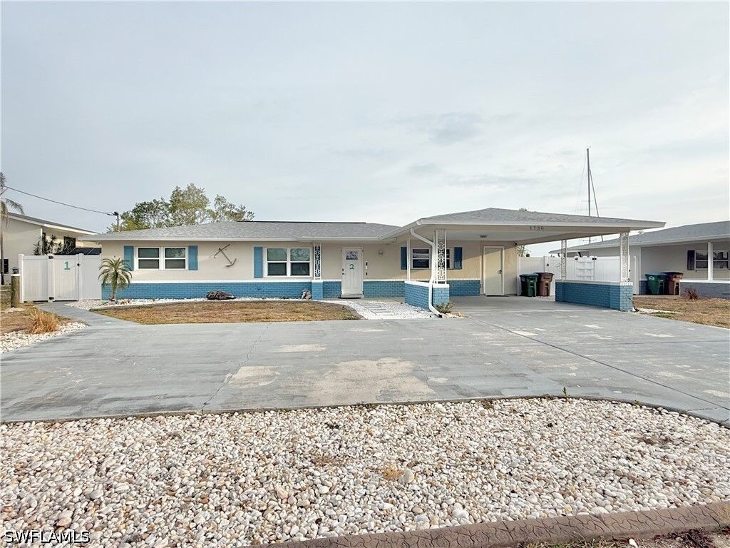 Property Photo:  1730 Bikini Court 1  FL 33904 