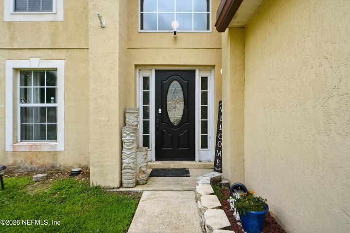 Property Photo: 7250 Oxfordshire Avenue FL 32219