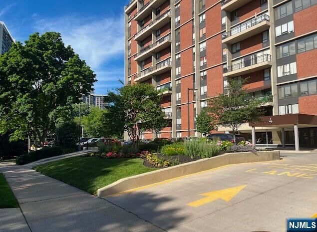 Property Photo:  4 Horizon Road 1207  NJ 07024 