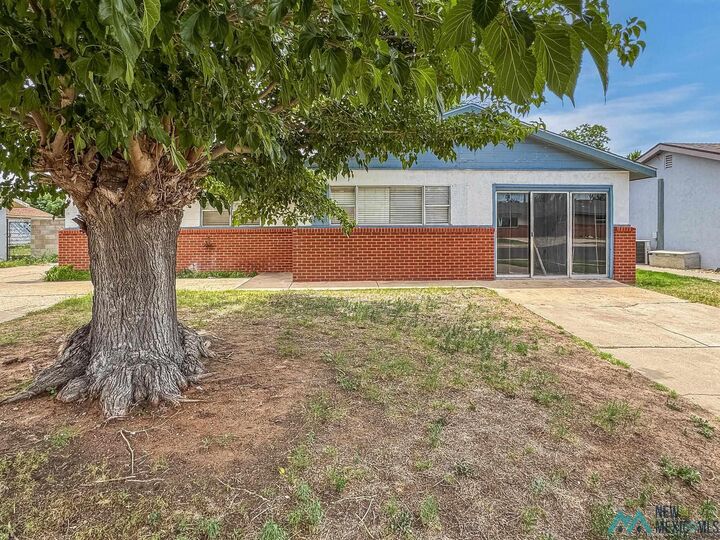 Property Photo:  903 W Iron Avenue  NM 88240 