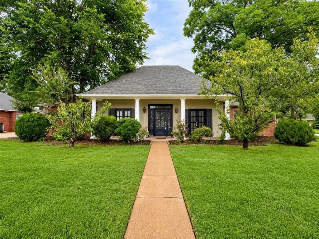 Property Photo: 302 West Shore Drive LA 71303