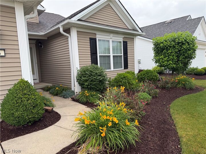 Property Photo:  484 Water Pointe Lane  OH 44212 