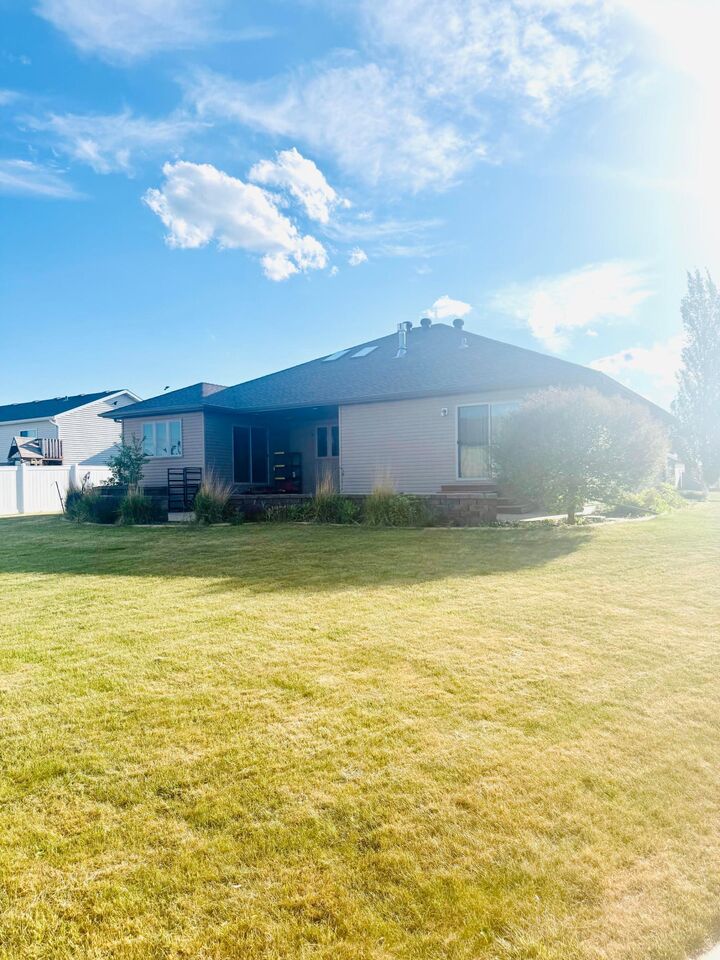 Property Photo:  6810 24 Street S  ND 58104 