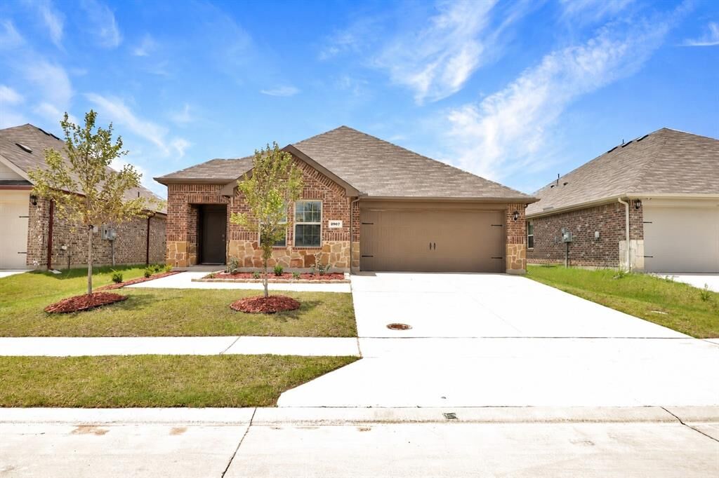 Property Photo: 2907 Hadley Drive TX 75119