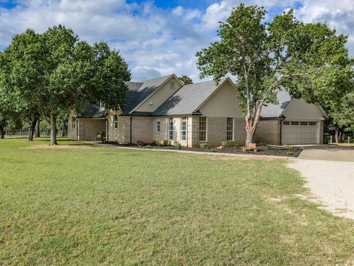 Property Photo:  210 County Road 2696  TX 76225 
