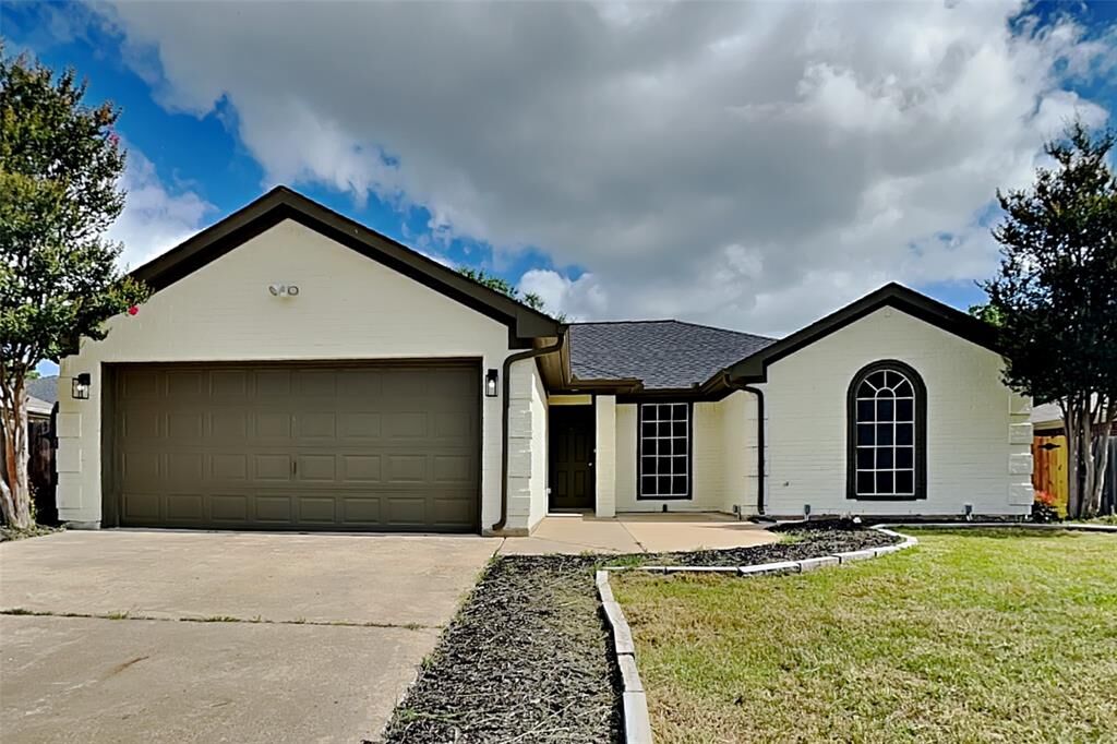 Property Photo: 524 Buckstone Drive TX 76179