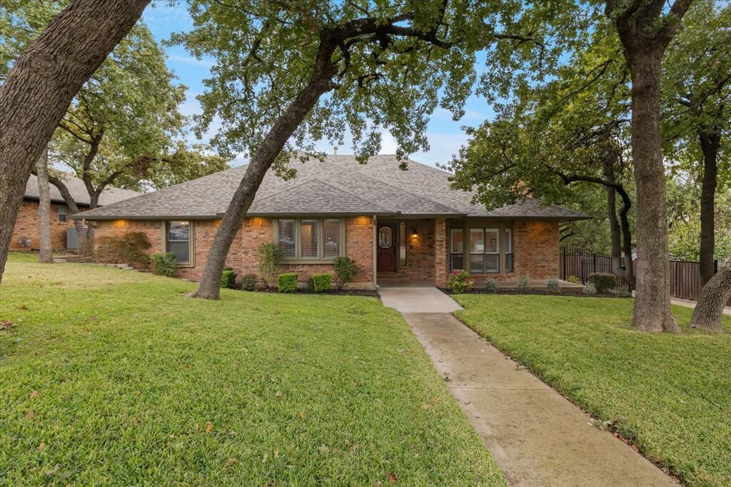 Property Photo: 2618 Keystone Drive TX 76006
