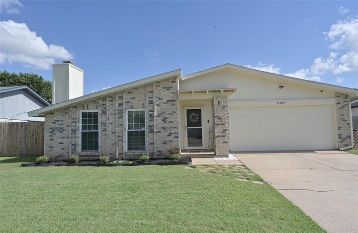 Property Photo: 3409 Forest Creek Drive TX 76123