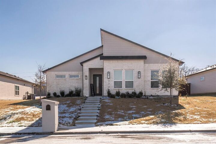 Property Photo:  7722 Oak Garden Trail  TX 75232 