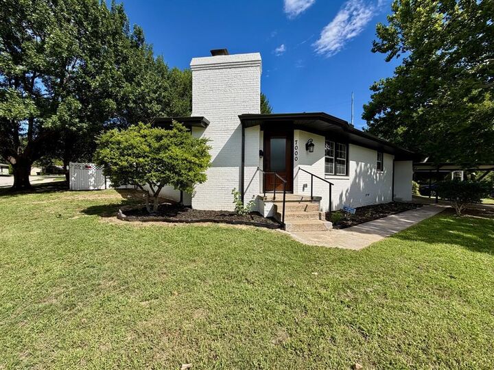 Property Photo: 7000 Park Place Drive TX 76118
