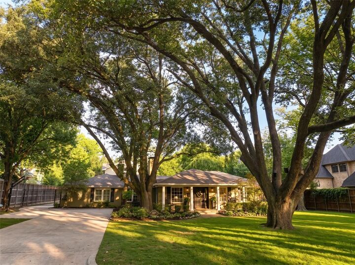 Property Photo: 4243 Beechwood Lane TX 75220