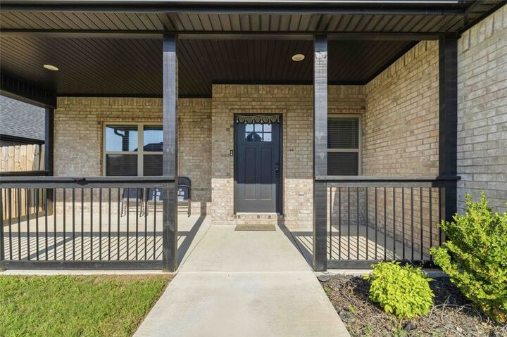 Property Photo: 811 Ann Place AR 72719