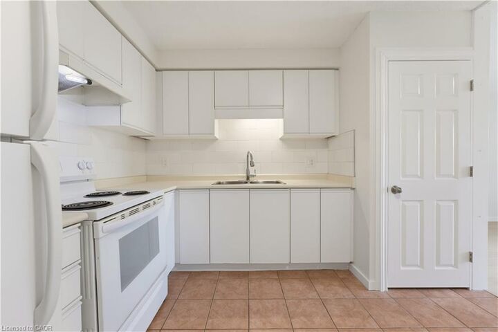 Property Photo: 331 Northlake Drive 5 ON N2V 1Z1