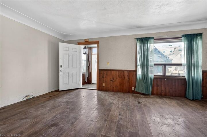 Property Photo:  28 Cambridge Avenue  ON L8H 1T5 