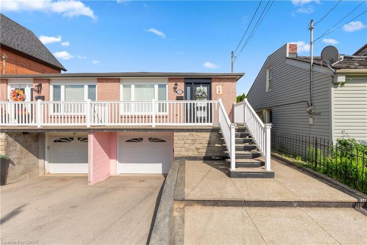 202 Ray Street N — photo 1