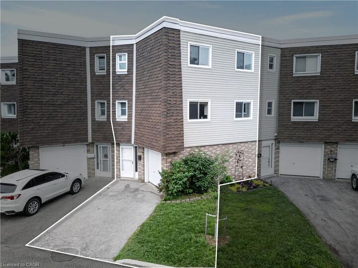 Property Photo: 60 Elmsdale Drive 66 ON N2E 2G4