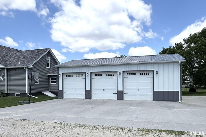 Property Photo:  109 E West Street  IL 61467 