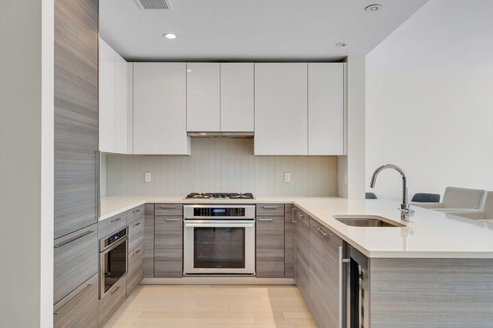 Property Photo:  1 Franklin St 2309  MA 02110 