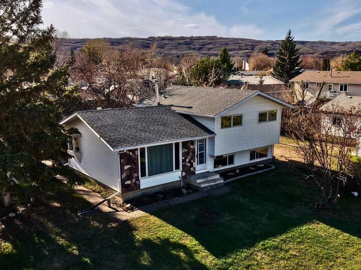 Property Photo: 9714 77 Avenue AB T8S 1C9