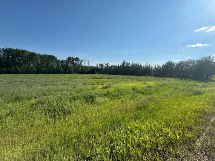 Property Photo: NW-36-70-7-W6 Part Of NW Lot 6 AB T8W 5C7