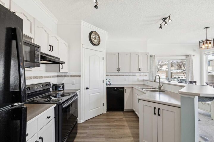 Property Photo: 40 Edgeridge Terrace NW AB T3A 6C2