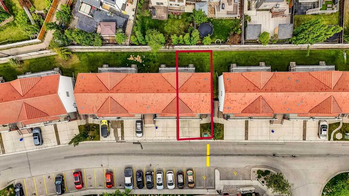 Property Photo: 19 Royal Oak Plaza NW AB T3G 0B3