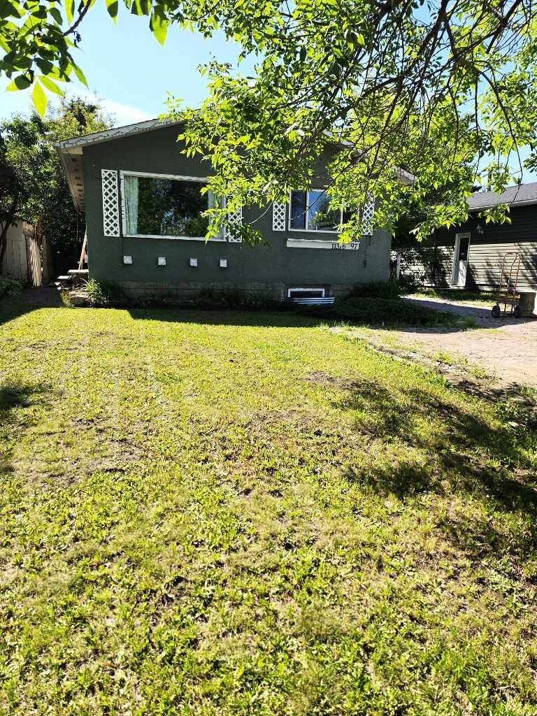 Property Photo: 11316 97 Street AB T8V 3M9