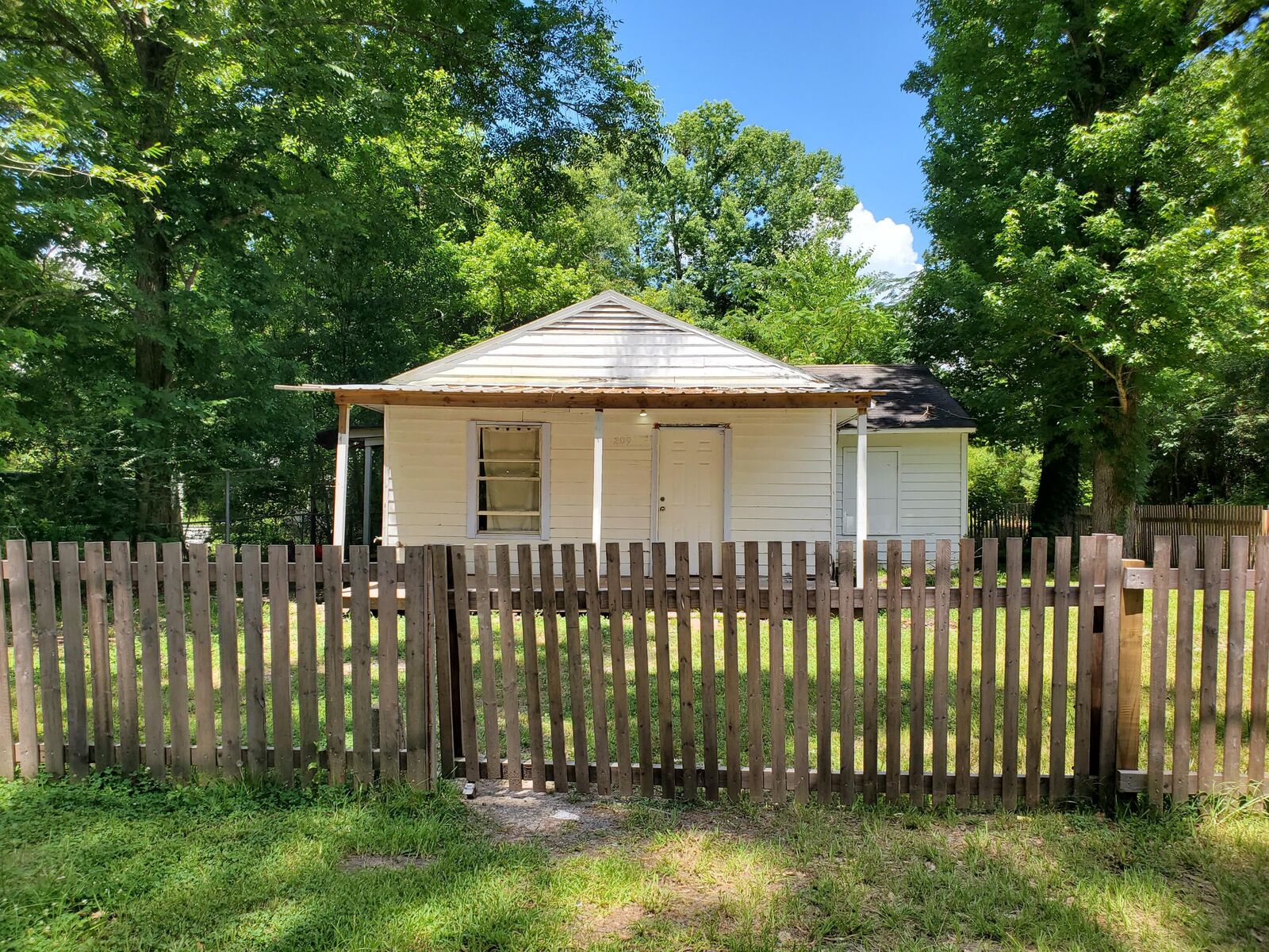 Property Photo:  209 N Prairie St  LA 71446 