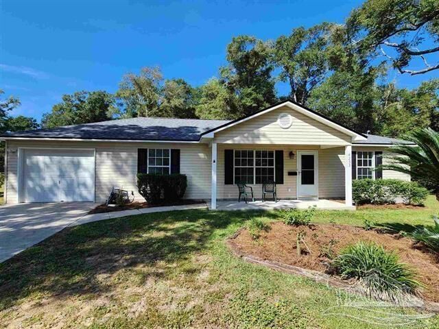 Property Photo: 4233 Seminole Trl FL 32583