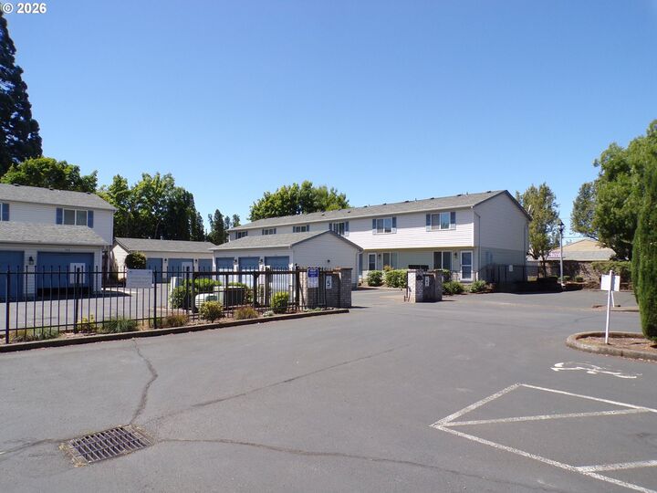 Property Photo: 4792 Lancaster Dr 100 OR 97305