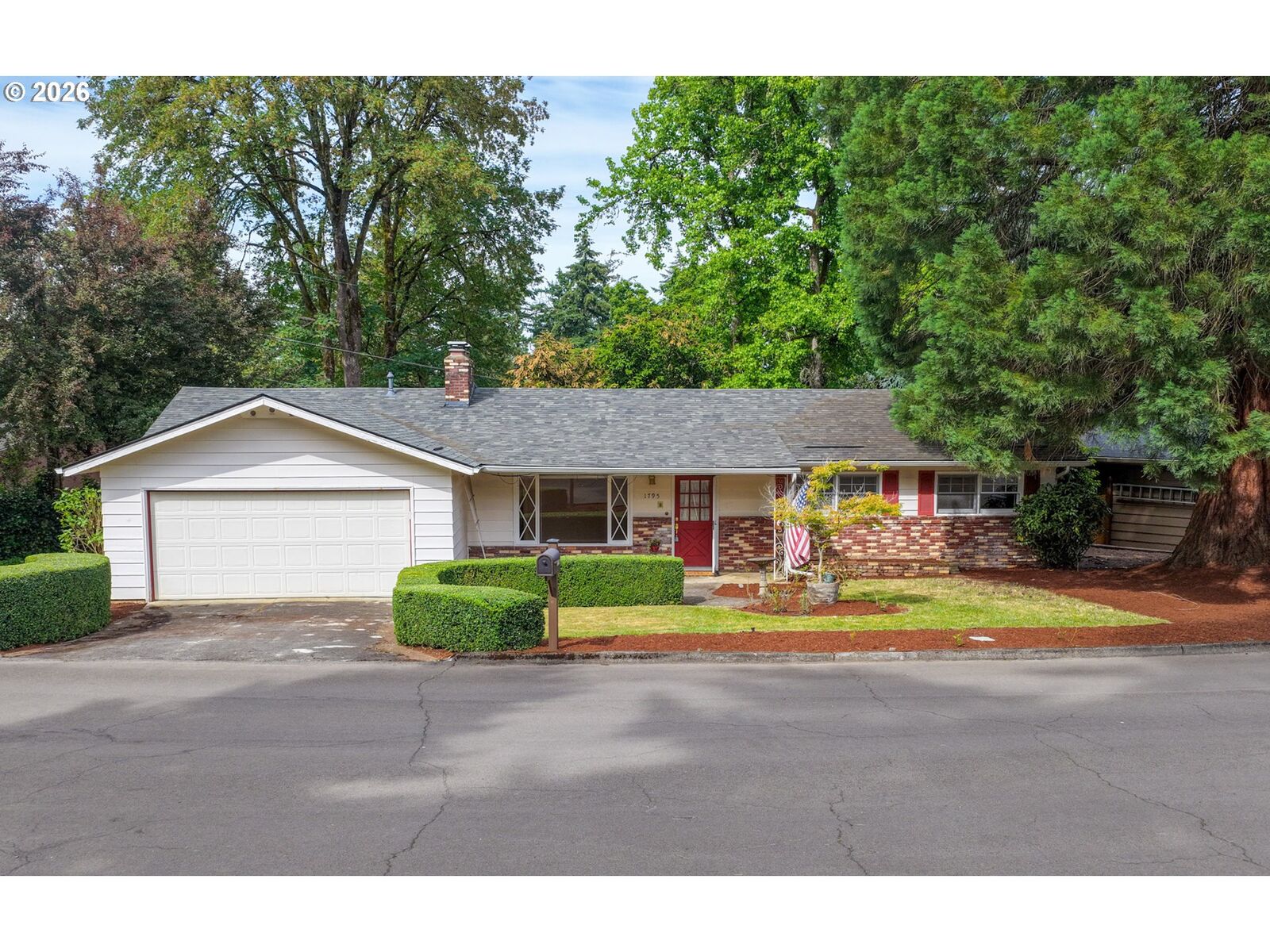 Property Photo: 1795 Kilkenny Rd OR 97034