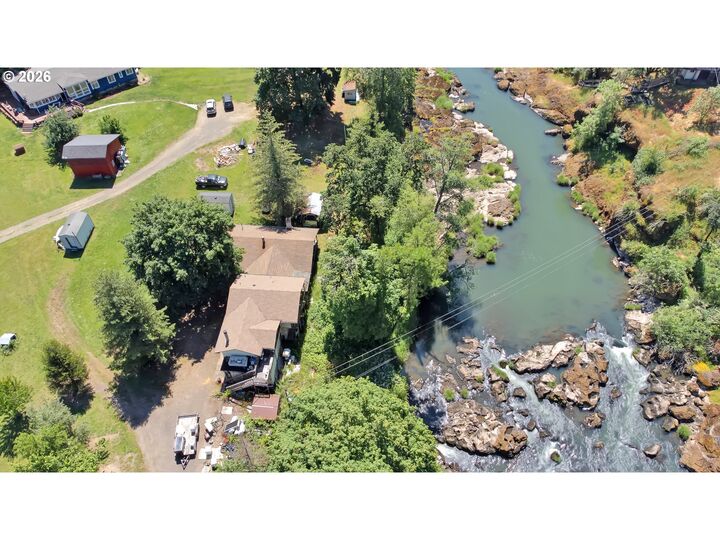 Property Photo: 34558 Row River Rd OR 97424