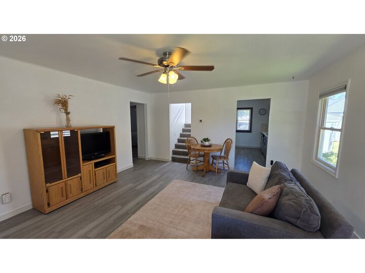 Property Photo: 511 E Burgen St WA 98620