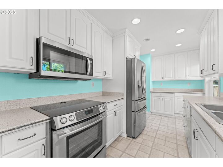 Property Photo:  9619 N Exeter Ave  OR 97203 