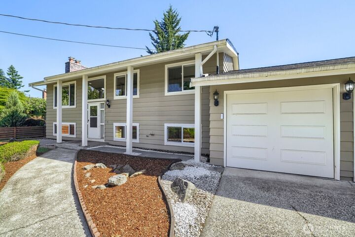 Property Photo:  14511 NE 4th Street  WA 98007 