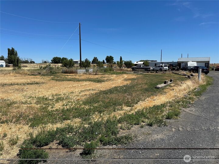 Property Photo: 3801 Rd E NE WA 98837