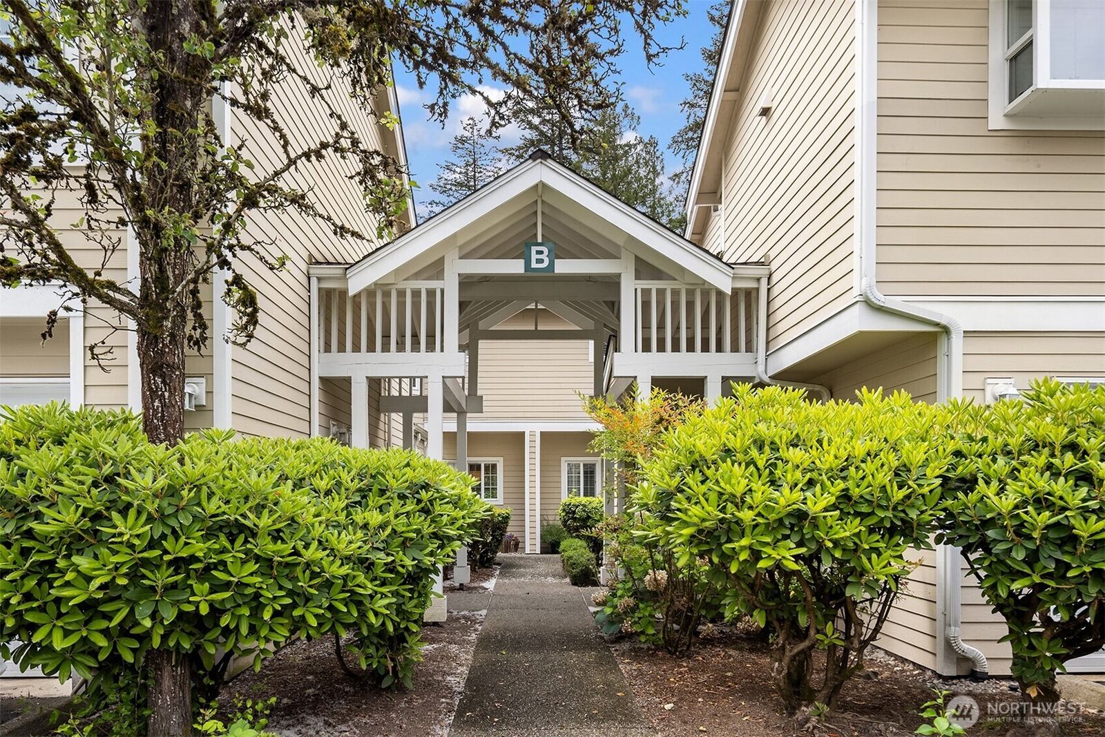 Property Photo:  1522  196th Street SE B-103  WA 98012 
