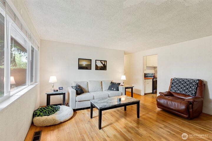 Property Photo: 18816 89 Avenue NE WA 98011
