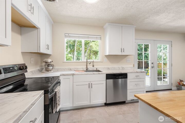 Property Photo: 18816 89 Avenue NE WA 98011