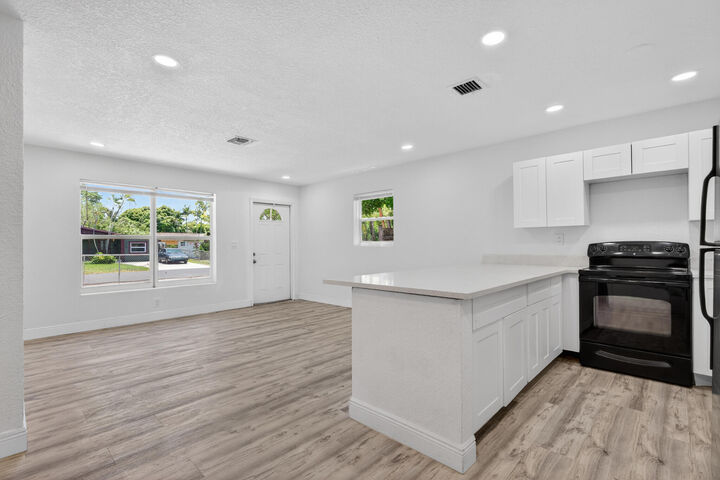 Property Photo: 261 NE 22nd Street FL 33060
