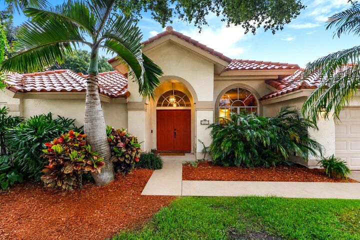 Property Photo: 7607 Monclair Court FL 33467
