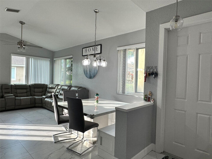 Property Photo: 1102 SW 158th Avenue FL 33027