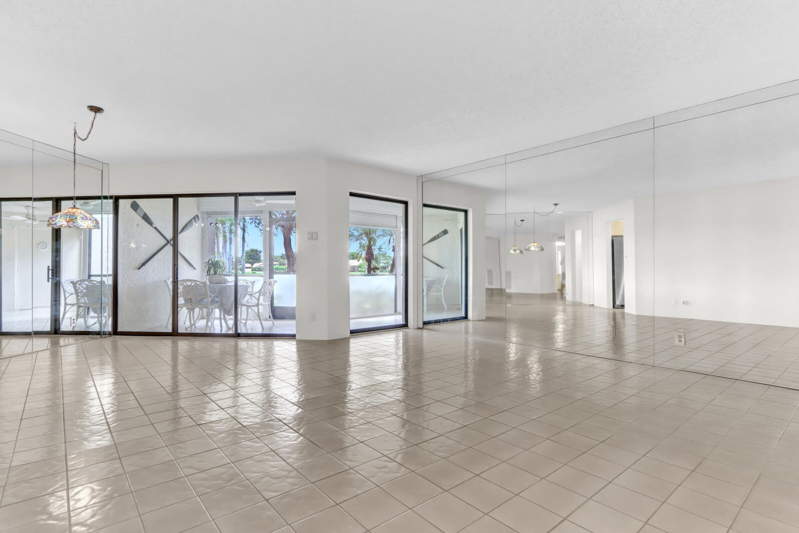 Property Photo:  5800 Camino Del Sol Apt 103  FL 33433 