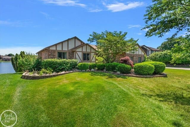 Property Photo:  3286 Sandy Pt. Drive  MI 48316 