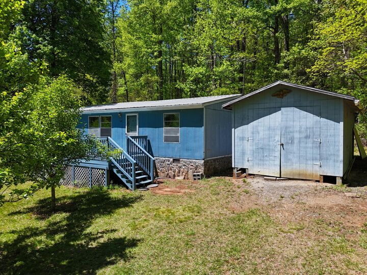 Property Photo: 165 Chestnut Ridge Dr SE VA 24079