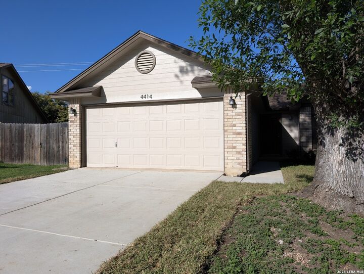 Property Photo:  4414 Knollmanor  TX 78247 